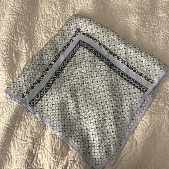 Banana Republic Accessories - Banana Republic satin scarf